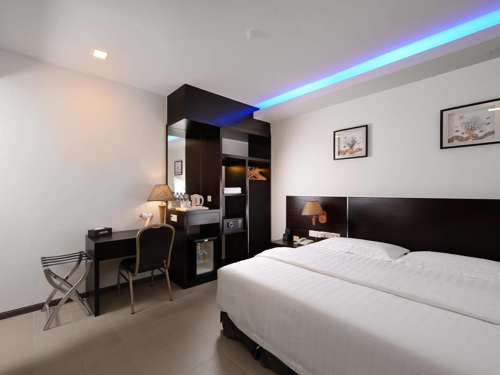 E-Red Hotel Bandar Perda Bukit Mertajam Exterior photo